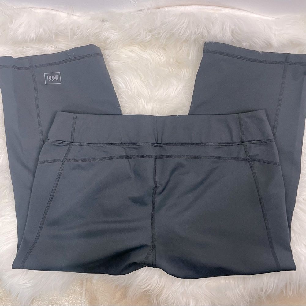 REI | black cropped leggings Small wide waist,inside pocket.